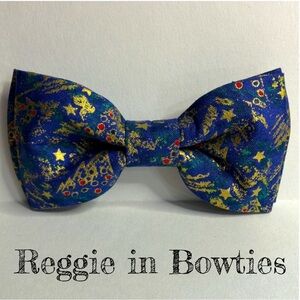 Pet Bowtie in Blue & Gold Christmas Print